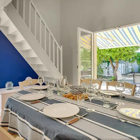 3 Bedroom Awesome Home In Saint-Georges-D'Oleron Casa de Férias *