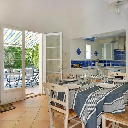 Cozy In Saint-georges-doleron With Kitchen 度假居