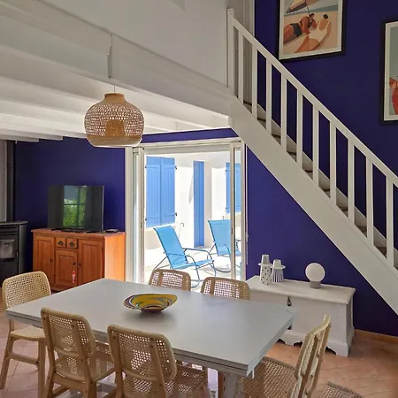 펜션 3 Bedroom Awesome Home In Saint-Georges-D'Oleron 생-조르주-돌레롱